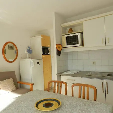 T2 Avec Cabine, Piscine, Parking Prive - Proche Et Commerces, - Fr-1-251-774 Le Lavandou
